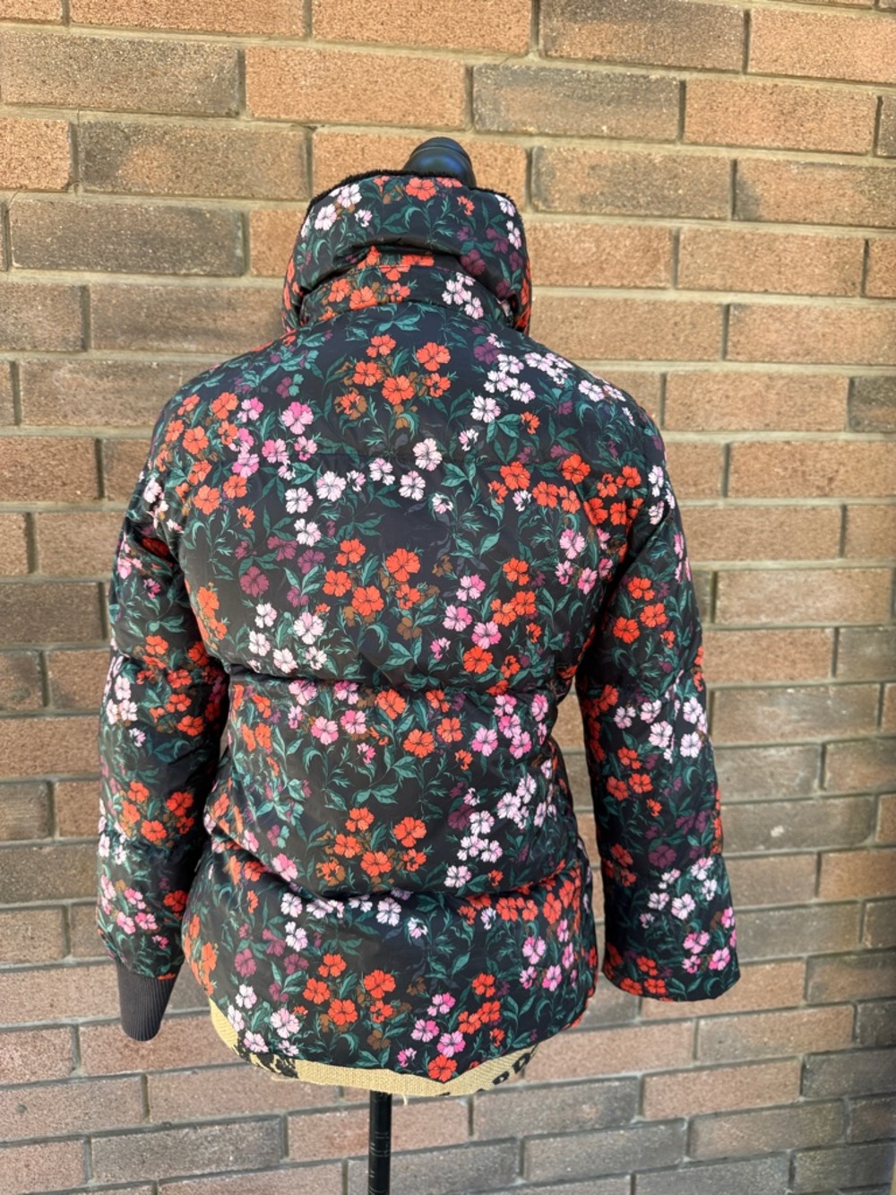Banana Republic Black Floral Print Puffer Jacket Size XS - Picture 4 of 5